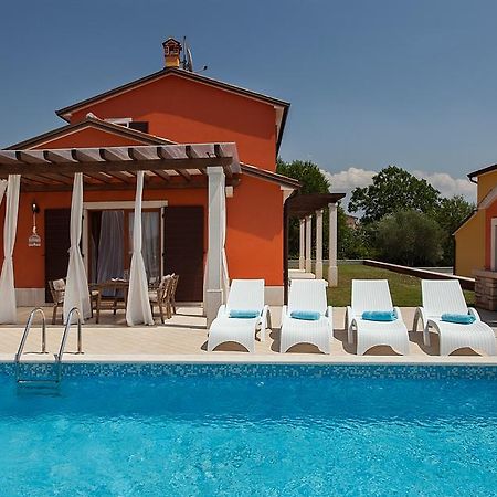 Villas Vilanija 乌马格 外观 照片
