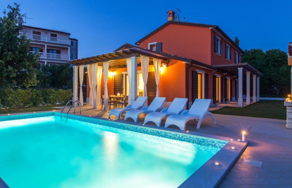 Villas Vilanija 乌马格 外观 照片