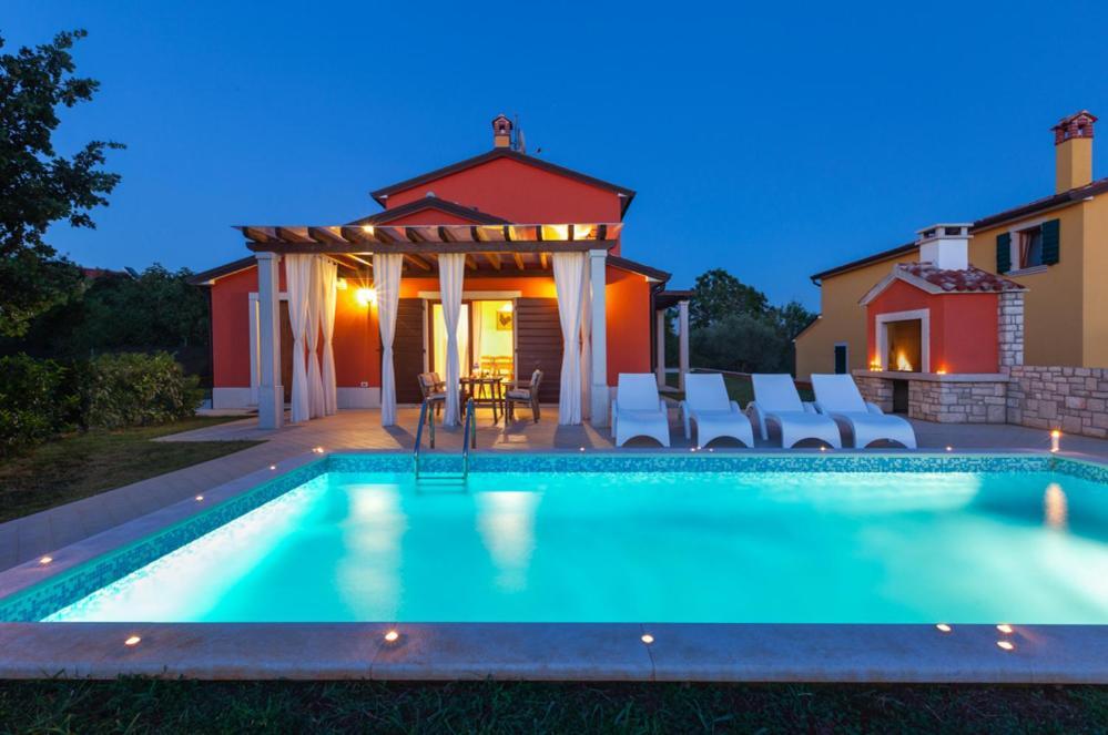 Villas Vilanija 乌马格 外观 照片