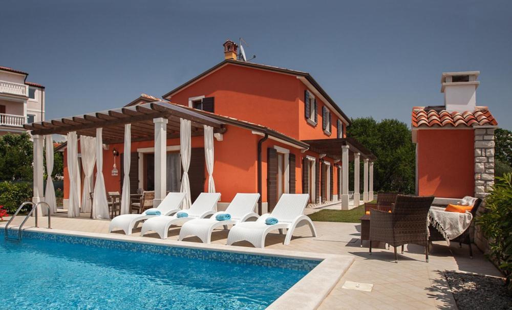 Villas Vilanija 乌马格 外观 照片