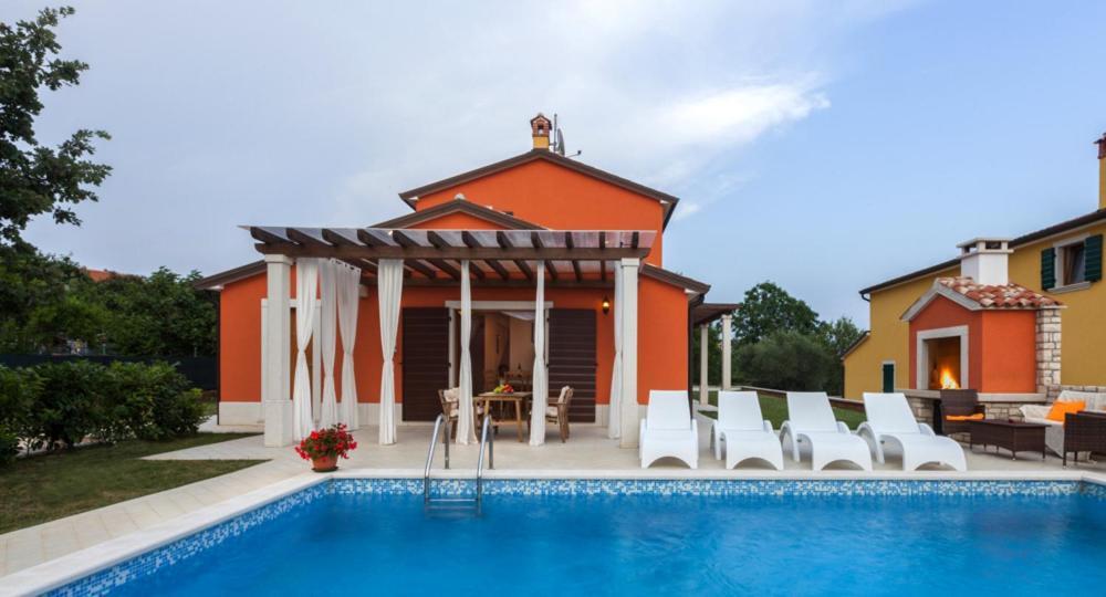 Villas Vilanija 乌马格 外观 照片