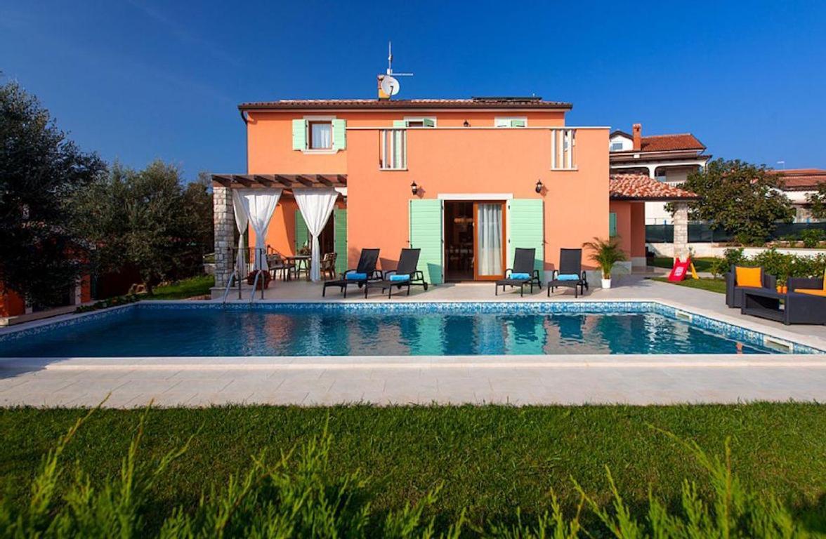 Villas Vilanija 乌马格 外观 照片